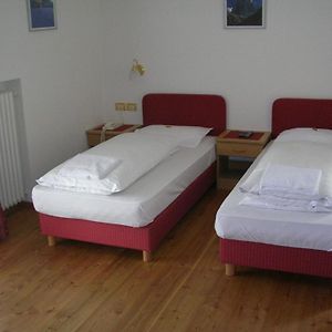 Pokój z łóżkiem king-size